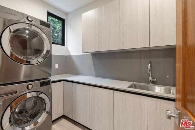 Building Photo - 6361 Drexel Ave