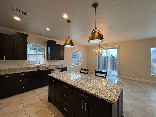 Building Photo - SPACIOUS SINGLE LEVEL HOME IN WASHINGTON FIELDS FOR RENT!