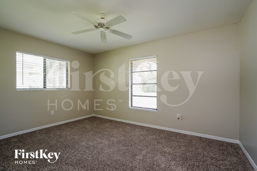 Building Photo - 1125 SE 33rd Terrace