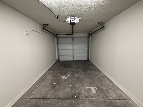 Building Photo - 3 bed 2 bath with garage $1,350 Rent