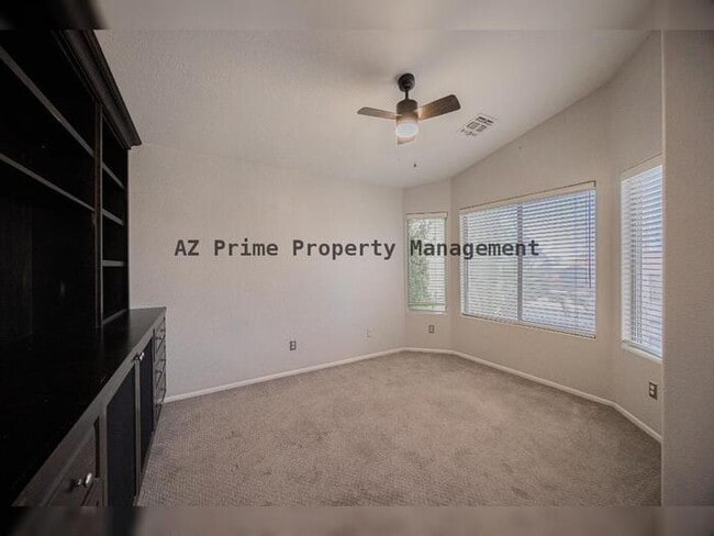 Building Photo - 873 W Tremaine Ave