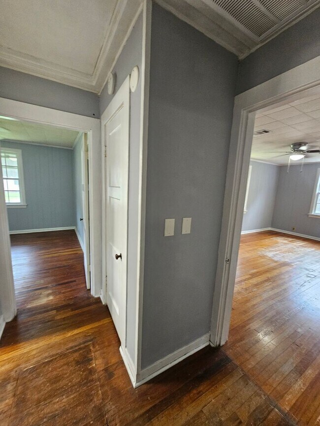 Building Photo - Home in Malvern