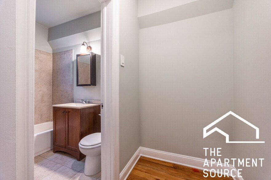 Building Photo - 1154 N Dearborn St