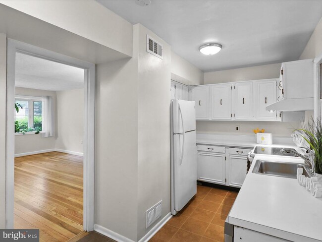 Building Photo - 477 Hampton Ct