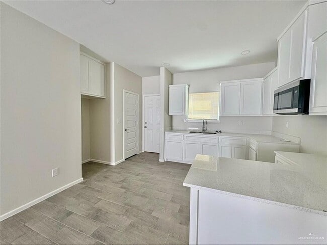 Building Photo - 2813 W Harrison Ave