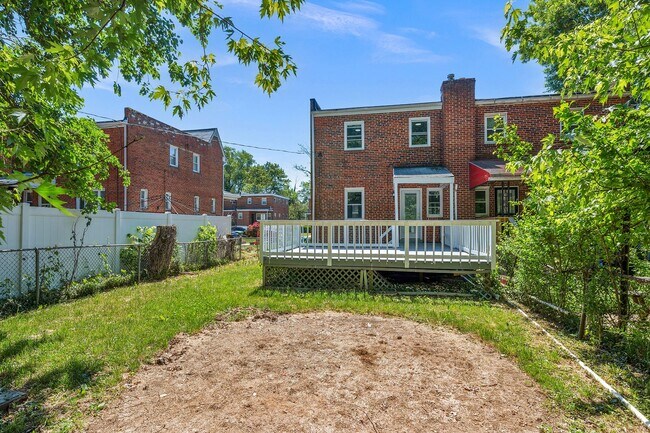 Building Photo - PENDING - Newly Renovated 3 Bedroom 2 Bathroom in