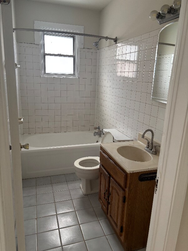 Building Photo - 607 Oakton St