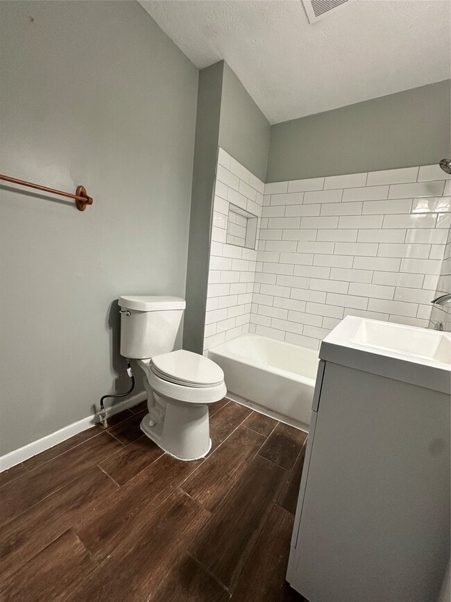 Building Photo - 335 Bayou Dr