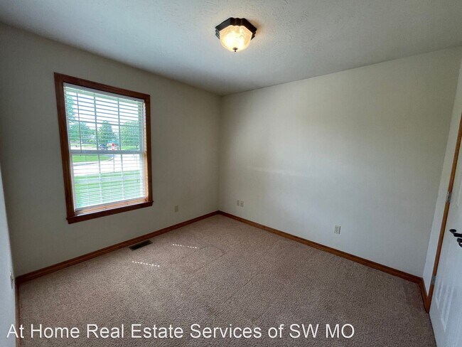 Building Photo - 4 br, 2 bath House - 792 S Hackberry Ave