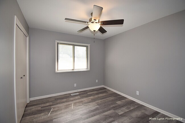 Building Photo - 106 W Kendall Dr