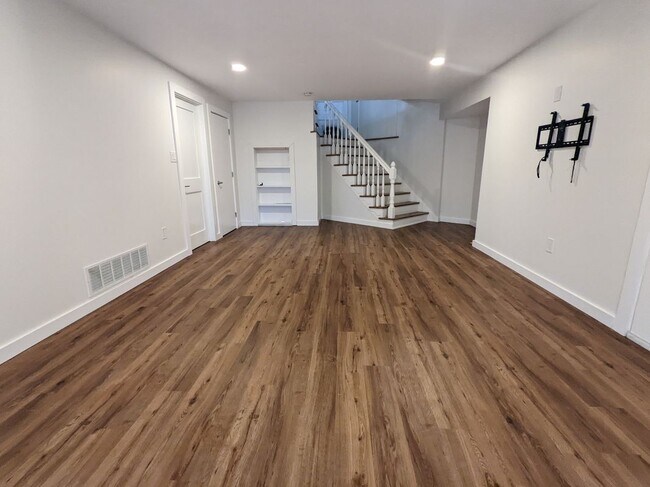 Building Photo - 26 Forest Hill Dr