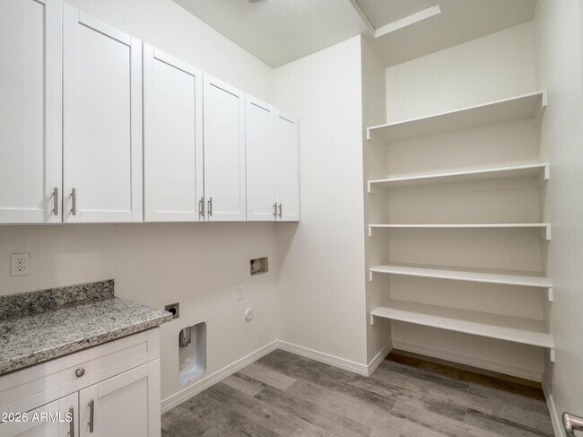 Building Photo - 11000 Cove Dr