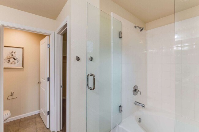 Building Photo - Stunning Top-Floor Condo with Open Layout, Modern Upgrades, and Prime Location 6 MONTH LEASE