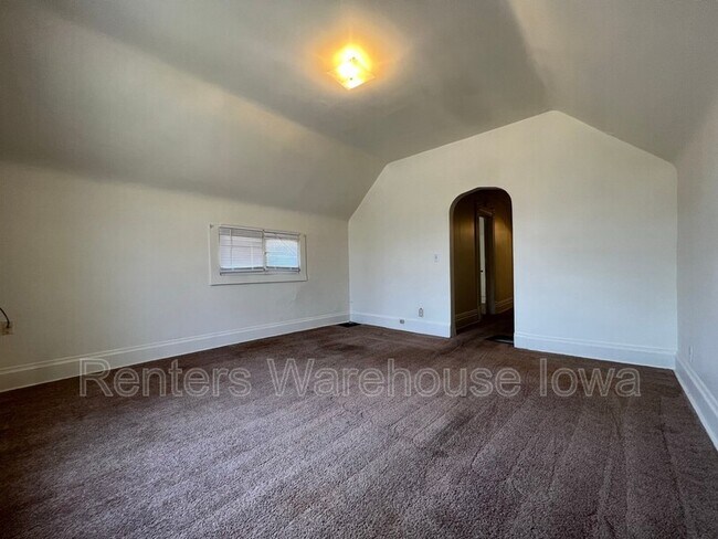 Building Photo - 1032 22nd St