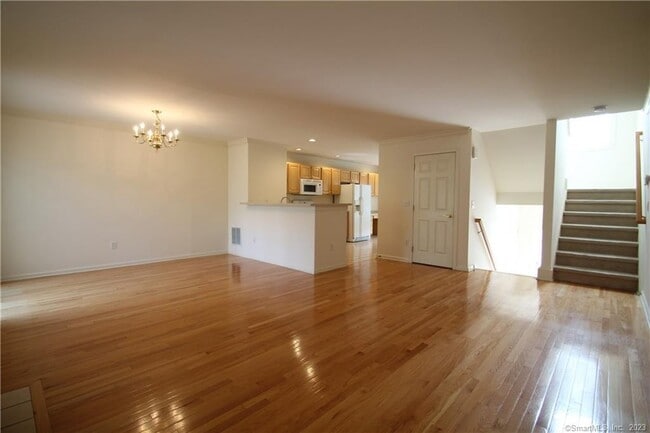 Building Photo - 1407 Larson Dr