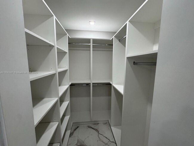 Building Photo - 15011 Coconut Ct