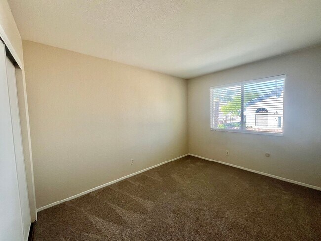 Building Photo - Gorgeous 4 Bedroom Home with Pool & Spa Located in The Lakes