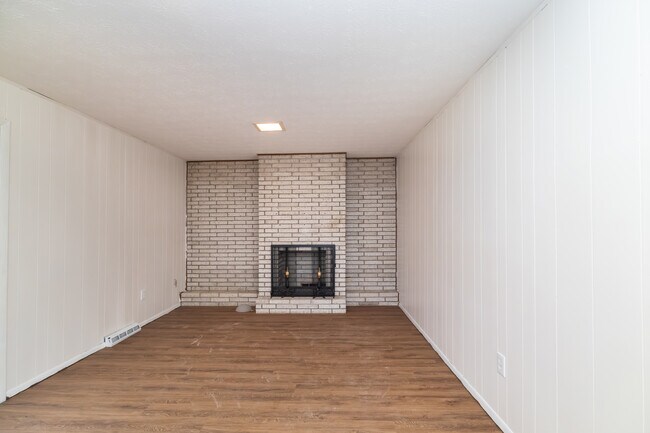 Building Photo - 18716 Restor Ave