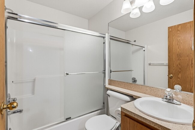 Building Photo - 3 Bedroom Home Near Woodstock Neighborhood