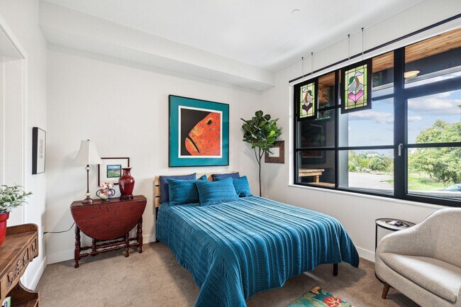 Building Photo - Hip Strip Furnished Condo in Reed Building $2,500 / Month - DATES NEGOTIABLE