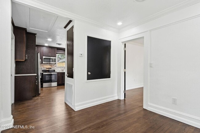 Building Photo - 836 Lynton St