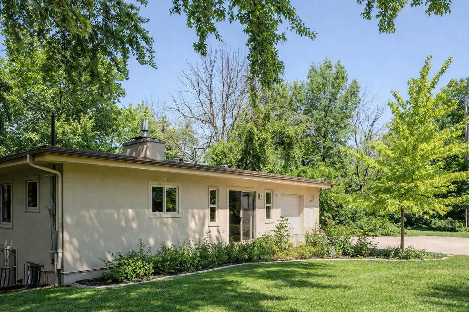 Building Photo - 1500 Palisades Dr