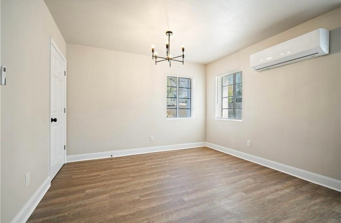 Building Photo - 1704 McGill Ave