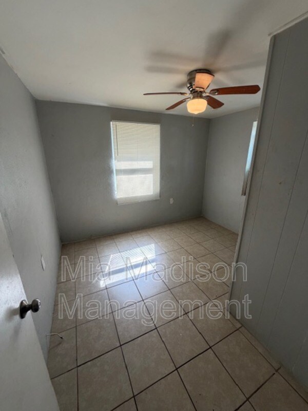 Building Photo - 1017 Wexler St