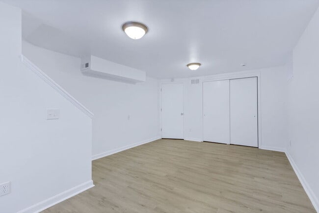 Building Photo - 2140 Niagara St
