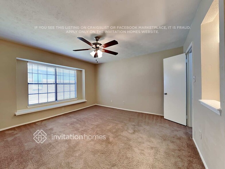 Building Photo - 2626 Hampshire Dr