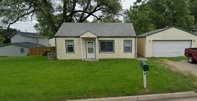 Building Photo - 215 Leland Ave