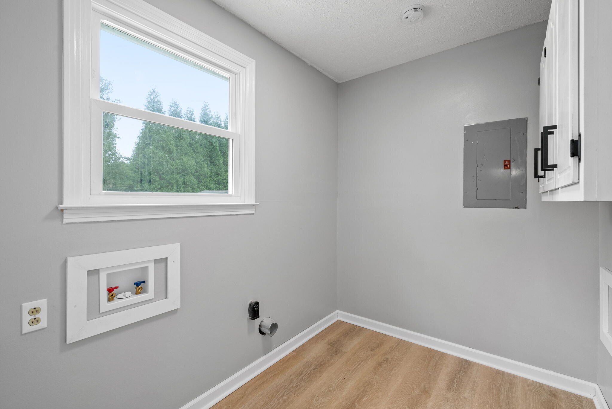 Laundry Room - 313 Grassland Dr