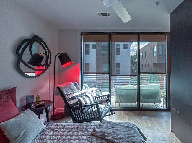 Building Photo - 900 S 1st St