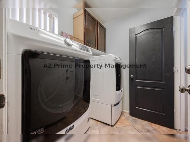 Building Photo - 16090 W Latham St