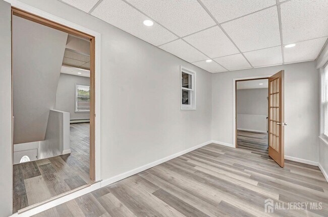 Building Photo - 601 Ridgeway Ave