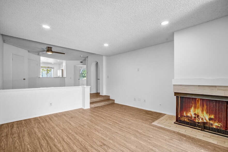 Building Photo - 25335 Pine Creek Ln