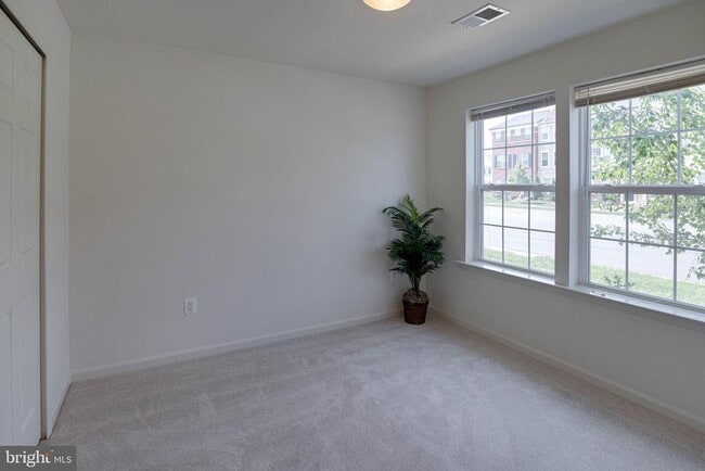 Building Photo - 25636 Pleasant Valley Rd