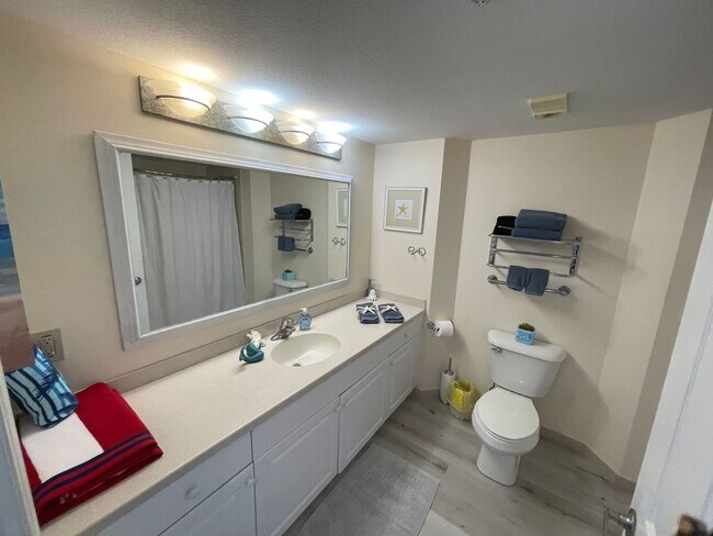 Building Photo - Oceanfront Corner View Condo - BEST VIEW & Wake up to the Oceanview from bed! DEPOSIT-FREE Rentin...