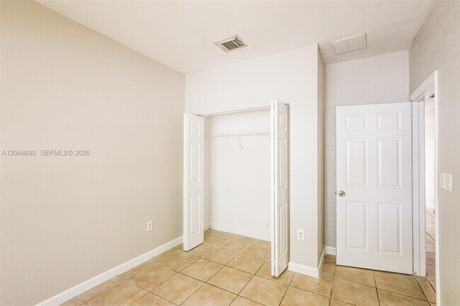 Building Photo - 216 SE 32nd Terrace