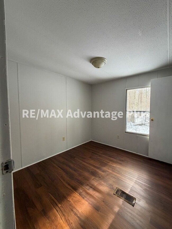 Building Photo - Updated 3-Bedroom Home in a Private Setting!