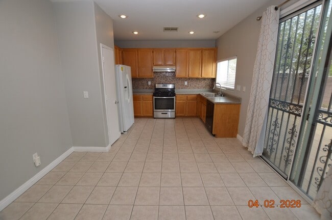 Building Photo - 6796 W Oak Mist Ave