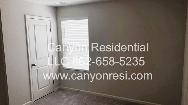 Building Photo - Charming ingle family house!3bedrooms, 3ba...