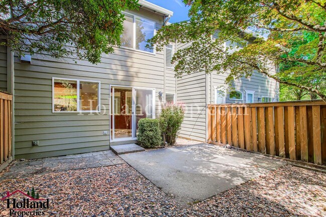 Building Photo - Elegant 3-Bedroom Home Steps from Nature