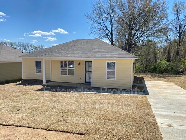 Building Photo - 2963 Lake Park Rd