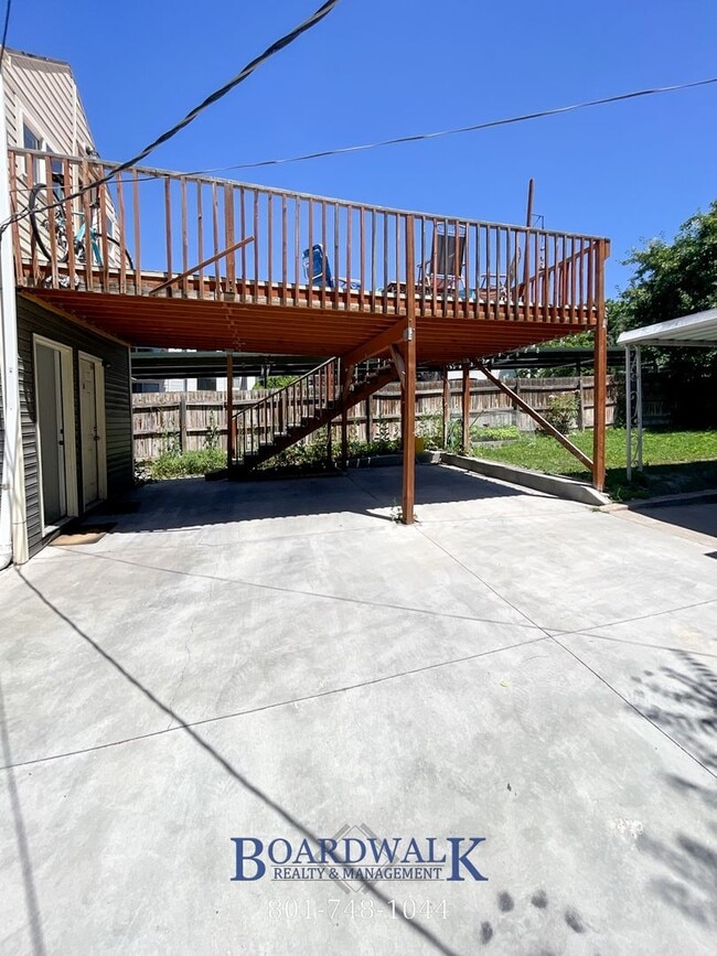 Building Photo - 555 S 900 E