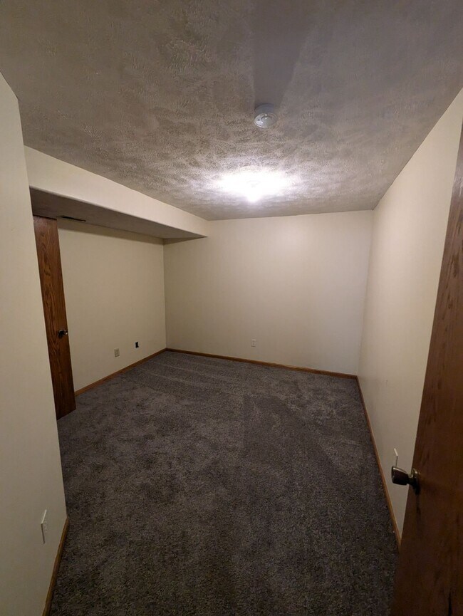 Building Photo - 1806 W 40th St