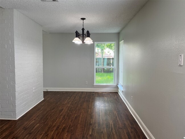 Building Photo - 2703 Hot Springs Dr