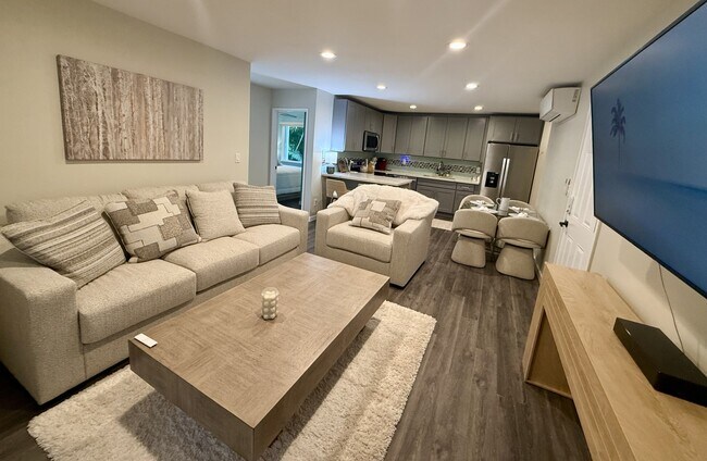 Building Photo - 41-875-875 Kalaniana?ole Hwy