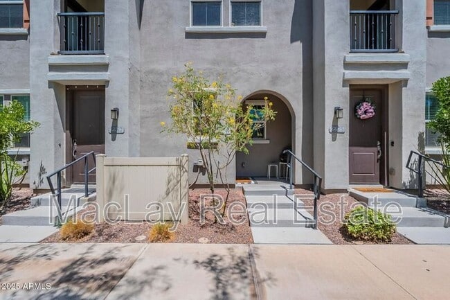 Building Photo - 2271 E Hidalgo Ave