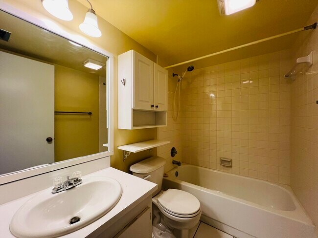 Building Photo - 3154 Via Poinciana